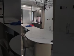 Arredamento di cucina in acciaio inossidabile moderno con quarzo lussuoso