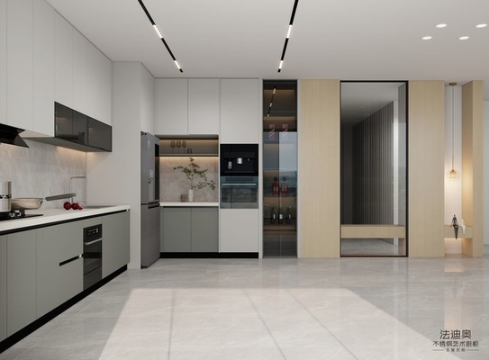 Moderni armadi da cucina in acciaio inossidabile con isola di quarzo funzionale
